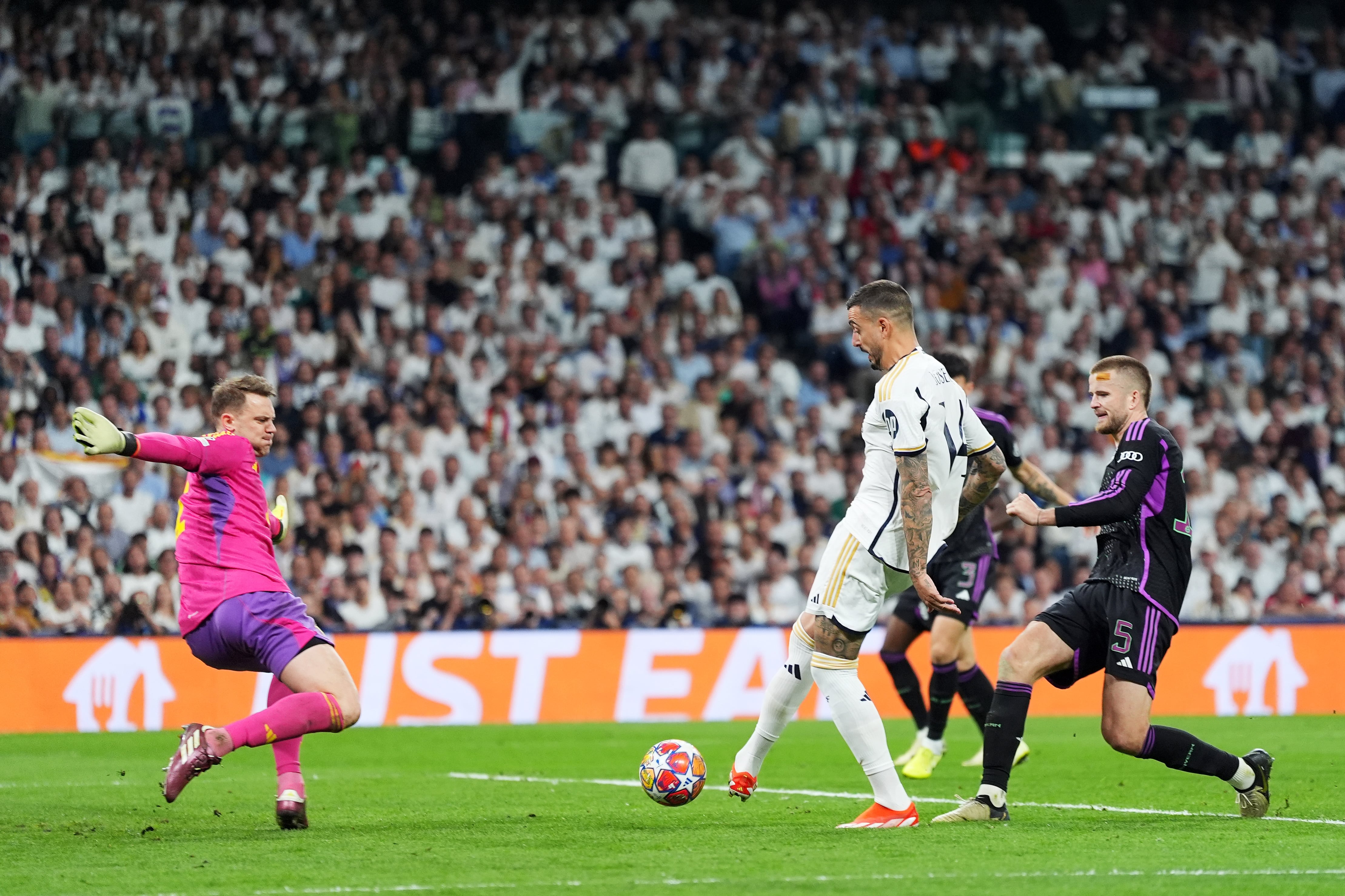 Joselu remata a puerta tras el error de Neuer para el 1-1 del Real Madrid - Bayern