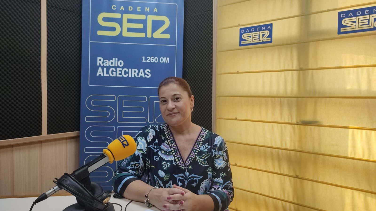 Rosa Rodríguez Cano, en los estudios de Radio Algeciras.