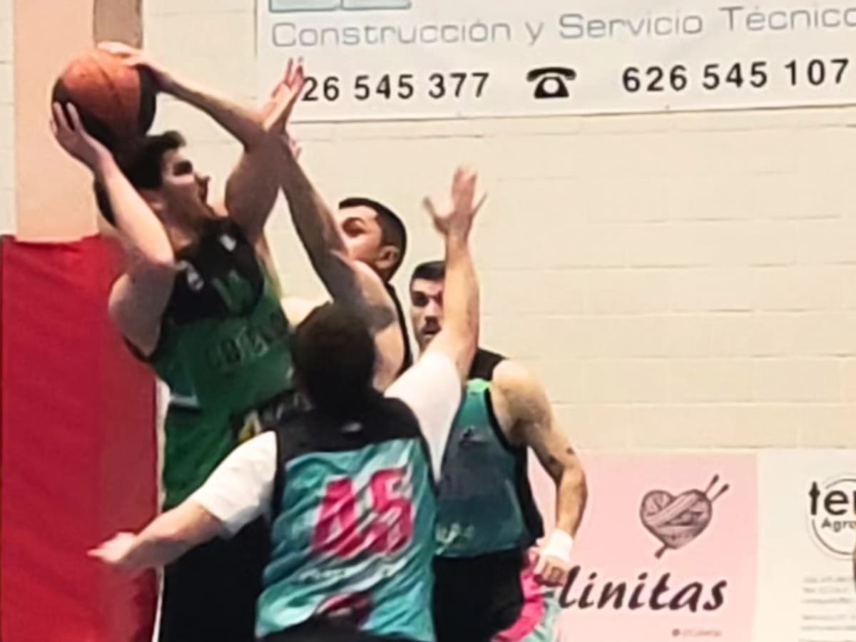 El C. B. Elda - Bateig Piedra Natural rozó la sorpresa en Albatera (54-52)