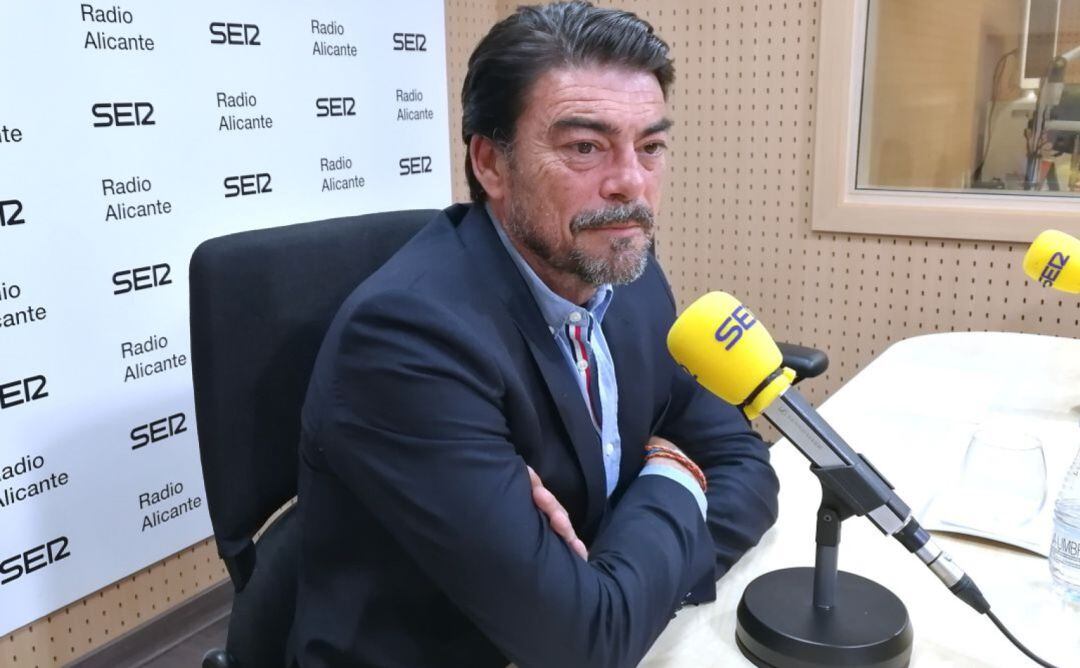 Luis Barcala, en los estudios de Radio Alicante