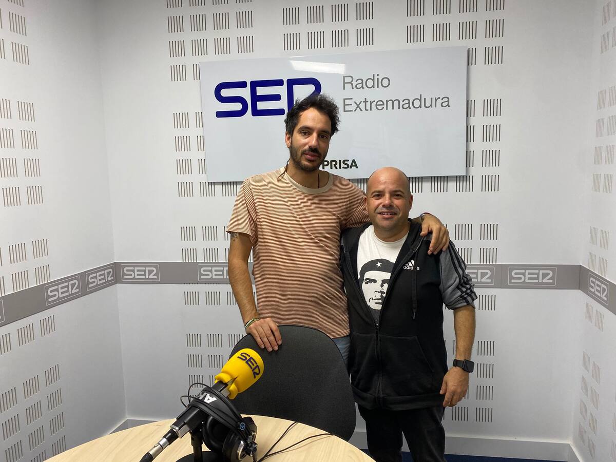 El fotógrafo Roberto Palomo muestra la recuperación de los restos de su bisabuelo en una exposición en Badajoz