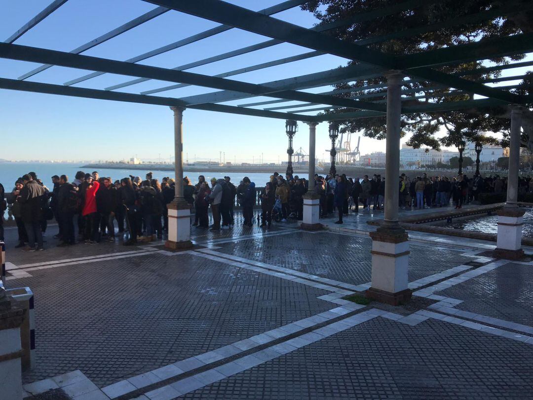 Cola para comprar entradas del COAC 2018 en el Baluarte de La Candelaria