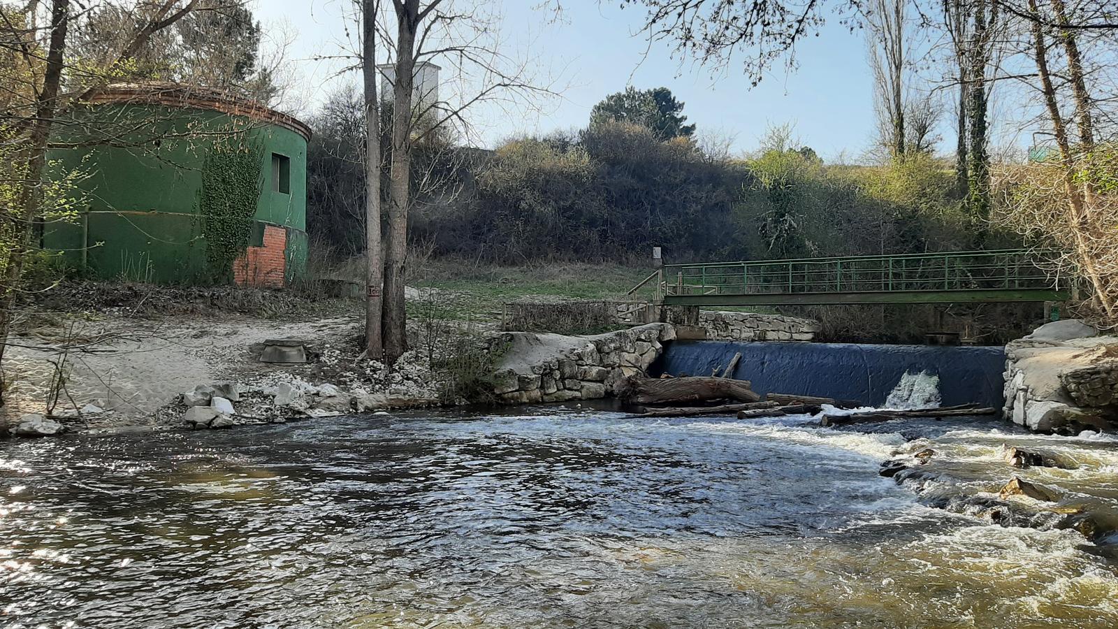 Zona del río Cega donde toma el agua la captación de Cuéllar