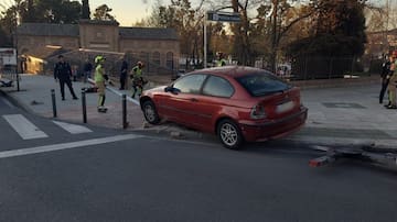 Aparatoso accidente junto a la comisaría de Policía Local de Toledo: los Bomberos han tenido que hacer acto de presencia