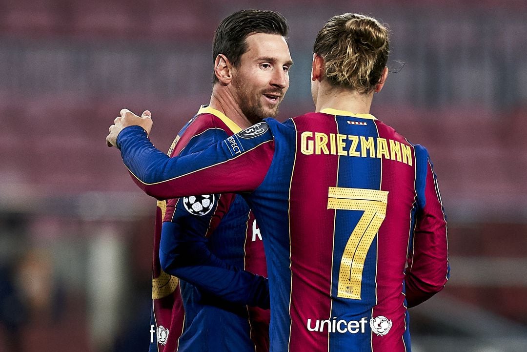 Messi y Griezmann en un partido ante el Betis. 