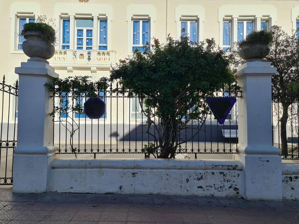 Malmeten els senyals i murals contra la violència de gènere de Maó