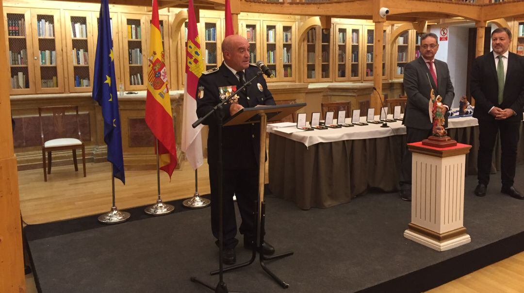 Francisco Durán (i), durante su último acto de celebración de San Miguel