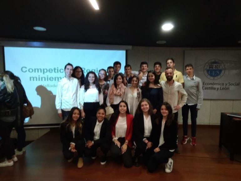Alumnos del Colegio Claret Subcampeones CyL Concurso MIniempresas Emprendimiento.