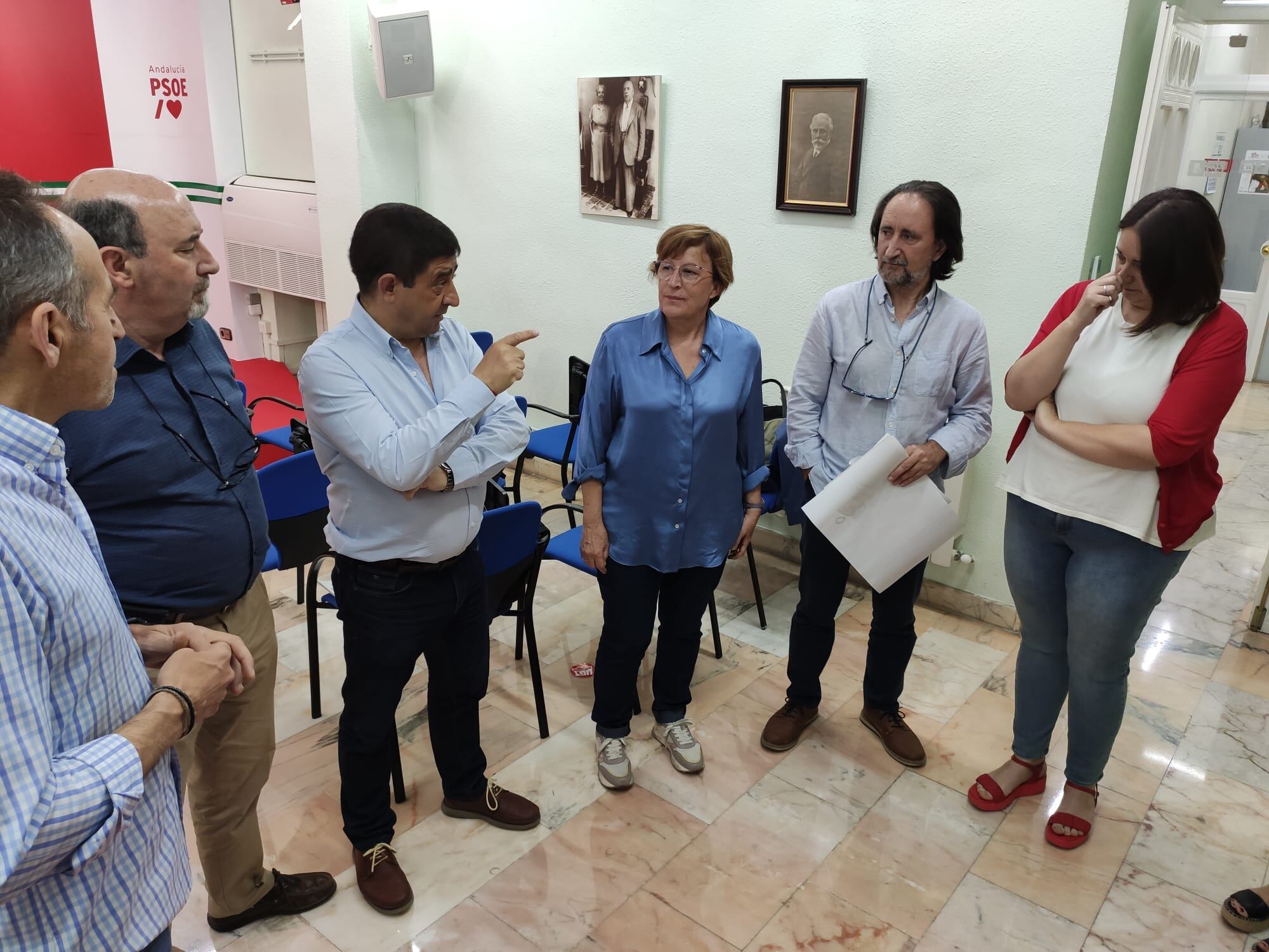 Reunión entre PSOE y los sindicatos UGT y CCOO en la sede socialista de Jaén con motivo del 1 de mayo