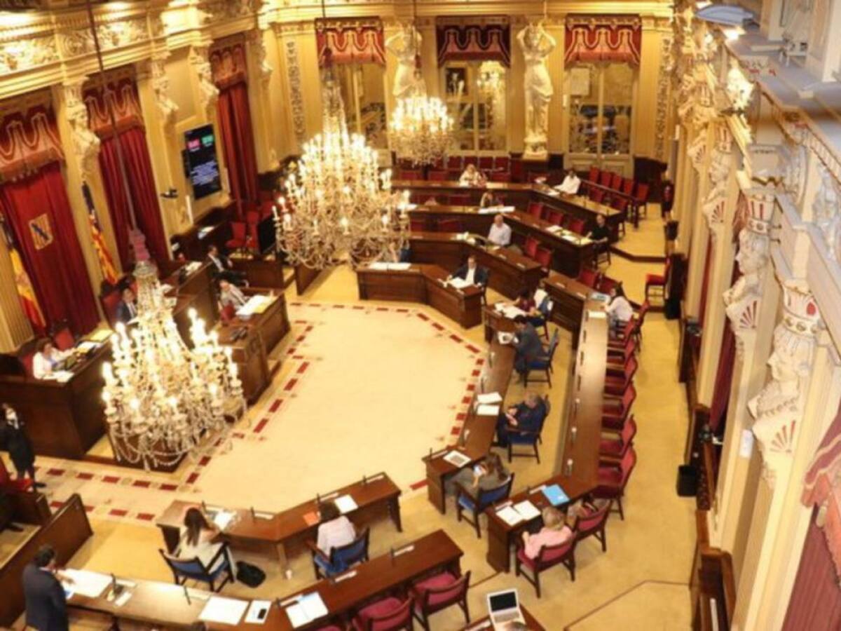 El PSOE propondrá al Parlament mantener la actual limitación de ferris en el puerto de Sant Antoni