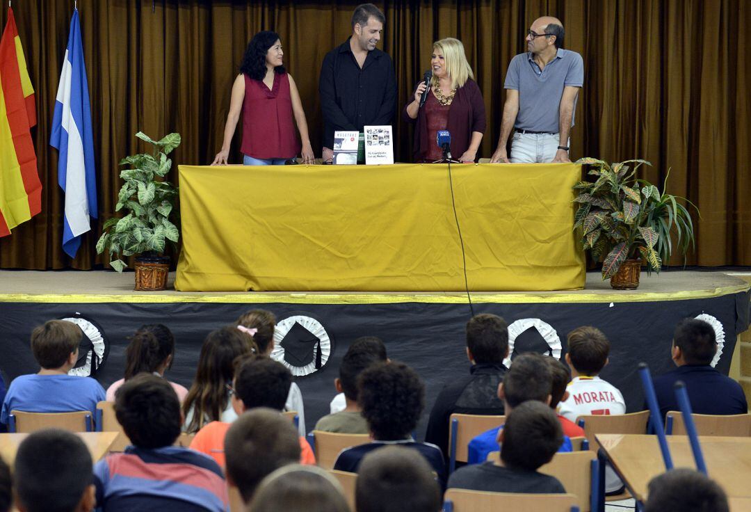 Rubén Guerrero presentó en el CEIP Antonio Nebrija su libro `Nosotras´