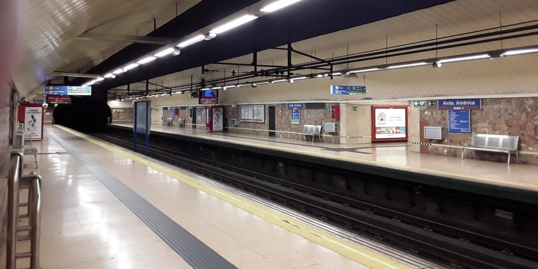 Imagen de archivo de un andén de la Línea 4 de Metro de Madrid en la estación de Avenida de América.