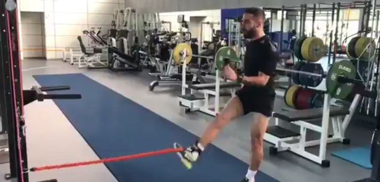 Dani Carvajal se entrena en los gimnasios de la ciudad deportiva de Valdebebas