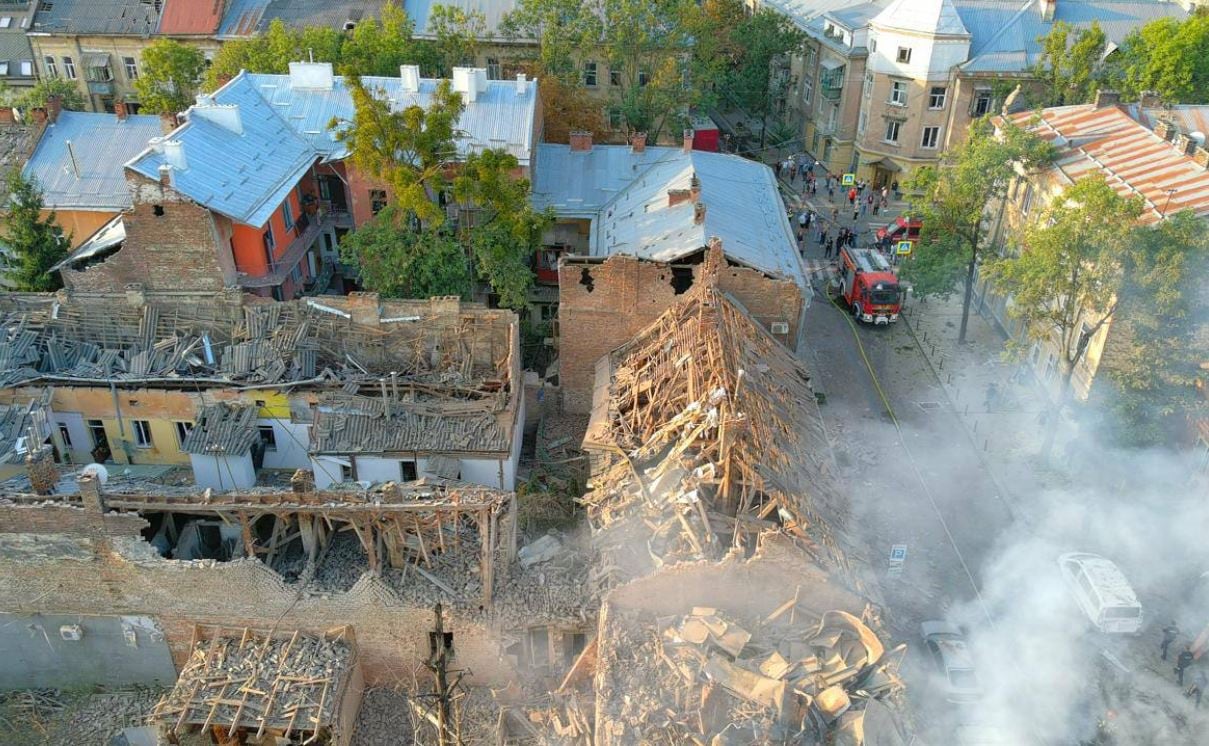 Edificios residenciales arrasados tras el ataque ucraniano en Leópolis