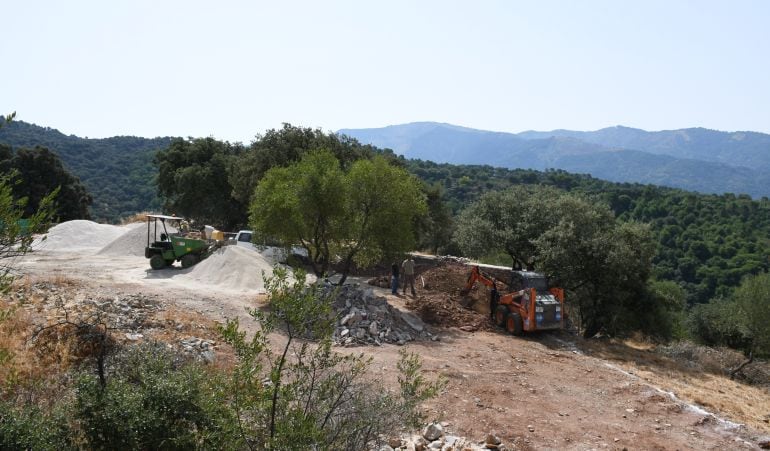 Los aparcamientos se instalarán en el entorno del Cerrejón, muy cerca de las instalaciones de la piscina municipal de Alpandeire.