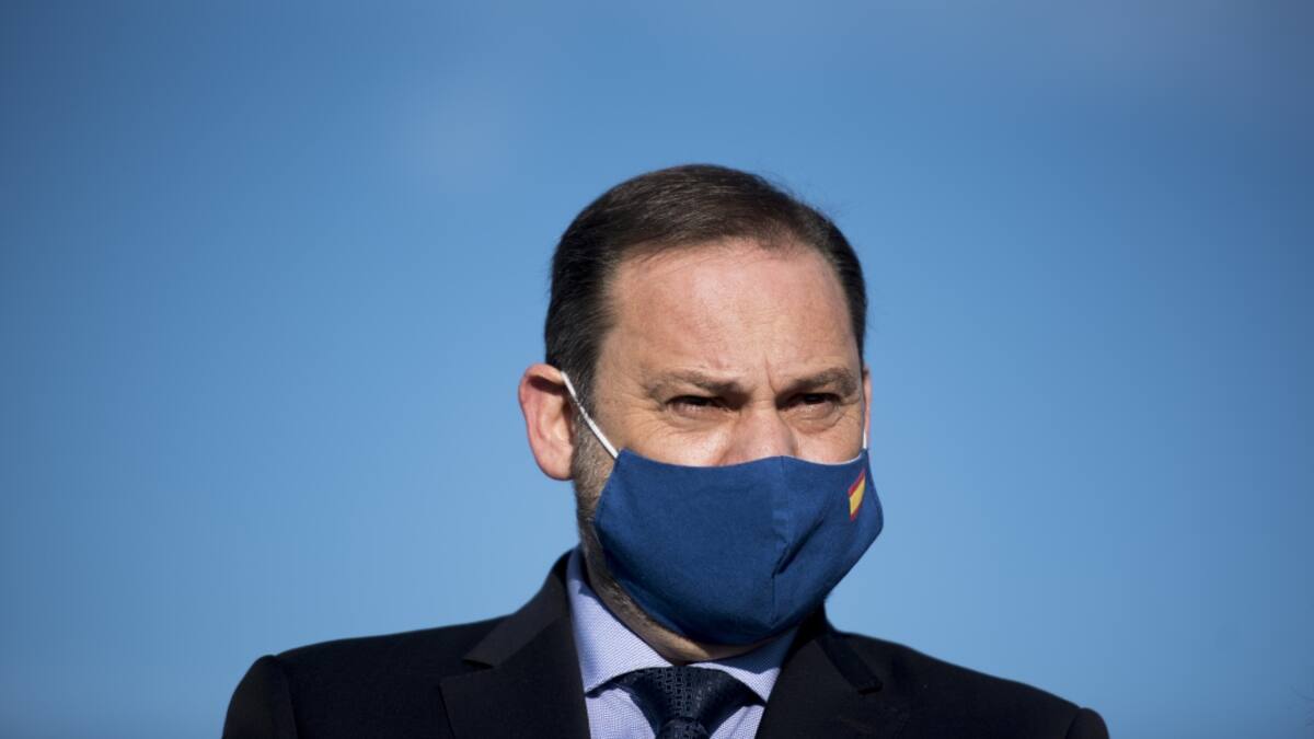 La modificación de la normativa para la venta de billetes, a debate entre Javier Gándara (Asociación Líneas Aéreas), Juan Ignacio Liaño (Fred Olsen) y David Déniz (Asociación de Agencias de Viajes canarias)