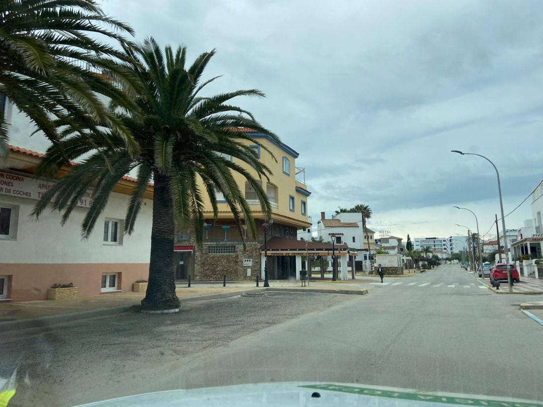 Una patrulla de la Guardia Civil circula por Zahara de los Atunes