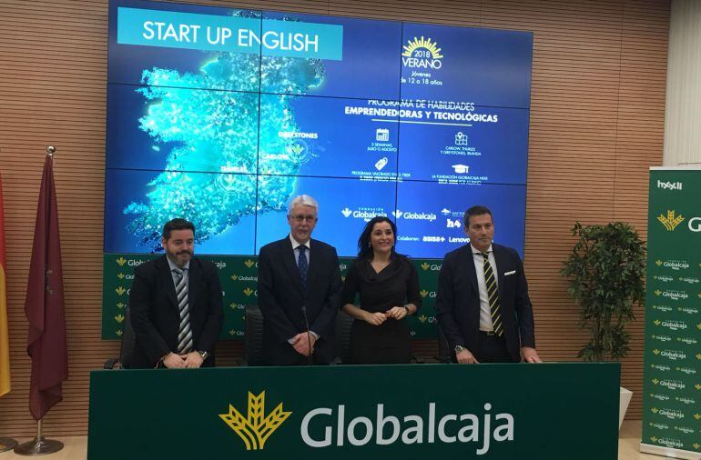 El director de H4, Miguel Prim; el director de la Fundación Globalcaja Albacete, Francisco Javier Martínez Ortuño; la directora general de la Fundación Globalcaja Horizonte XXII, Carla Avilés; y el director general de Hatton Events, Carlos Jiménez