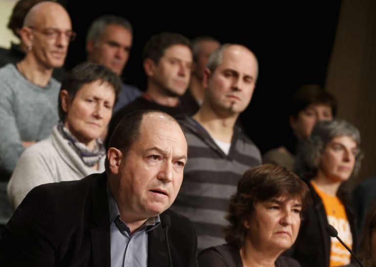 Los dirigentes de Sortu, Pernando Barrena y Marije Fullaondo, durante su comparecencia este jueves en San Sebastián.