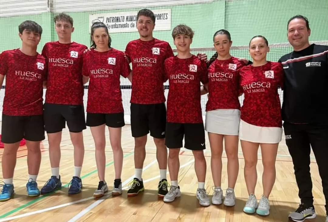 Equipo del Bádminton Huesca la Magia que disputó la última jornada en Huelva