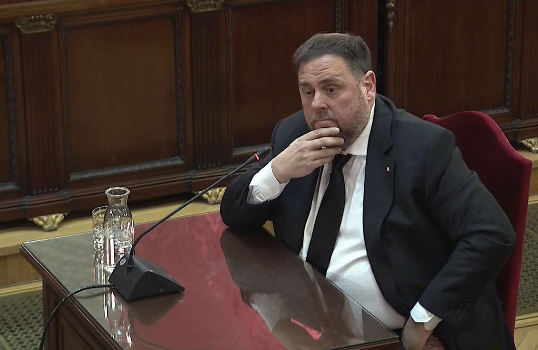 El exvicepresidente de la Generalitat y principal acusado, Oriol Junqueras, durante la tercera jornada del juicio del &quot;procés&quot; en la Sala de Plenos del Tribunal Supremo