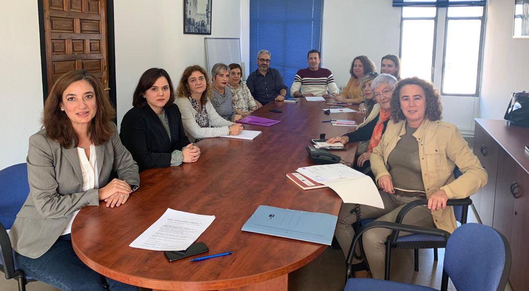 La concejala de Igualdad del Ayuntamiento, Eva Funes (primera por la izquierda), junto con más miembros del Consejo Local de Igualdad.