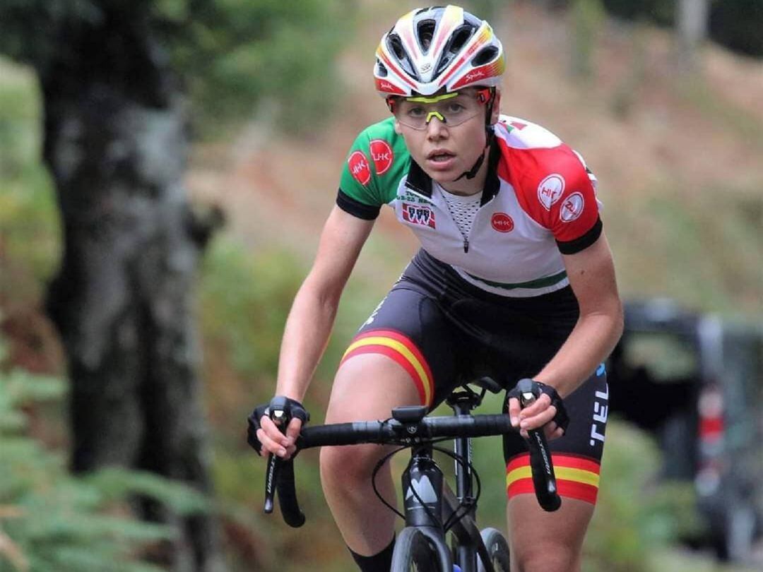 Sara Martín durante su participación en Otxandio con el maillot de líder del Trofeo Euskaldun y los colores de campeona de España Sub23