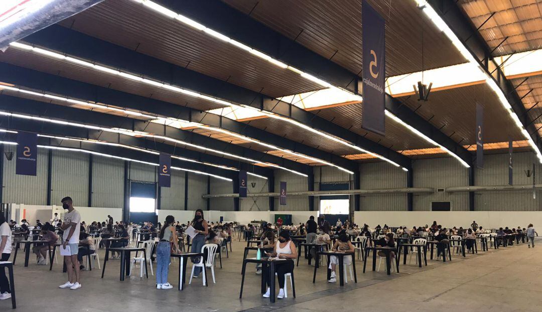 Pabellón 2 FEVAL durante la realización del examen de Lengua