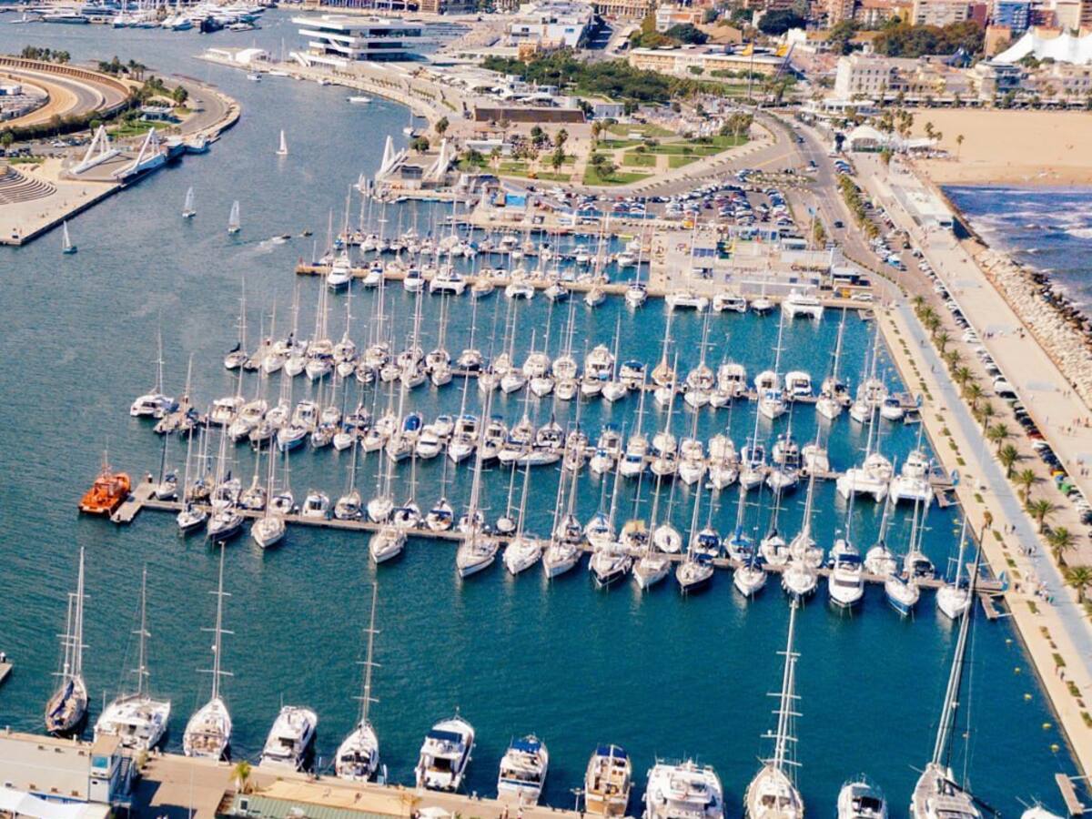 La Guardia Civil investiga la aparicion de un cadáver en aguas de La Marina de València