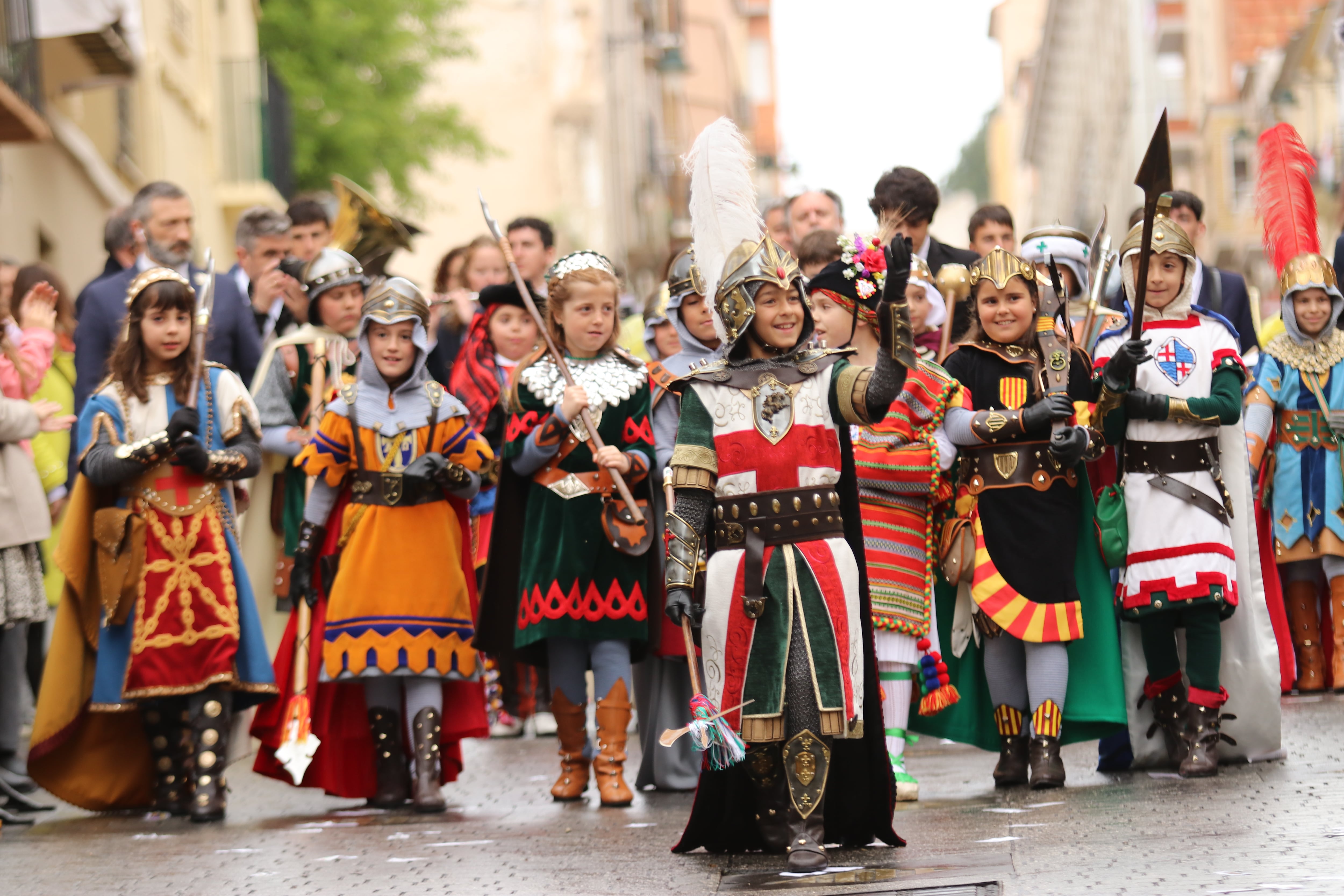 El sargento infantil cristiano conduce al bando de la cruz en la Gloria Infantil cristiana