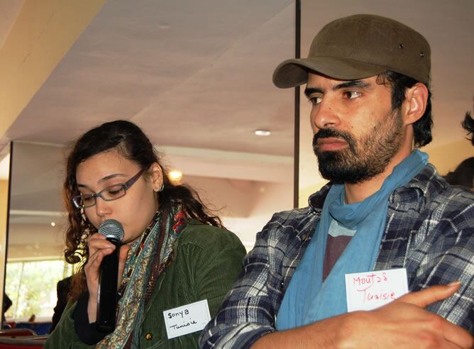 Sonya Ben Yamed y Moutaa Amine, activistas y representantes de Túnez en el encuentro