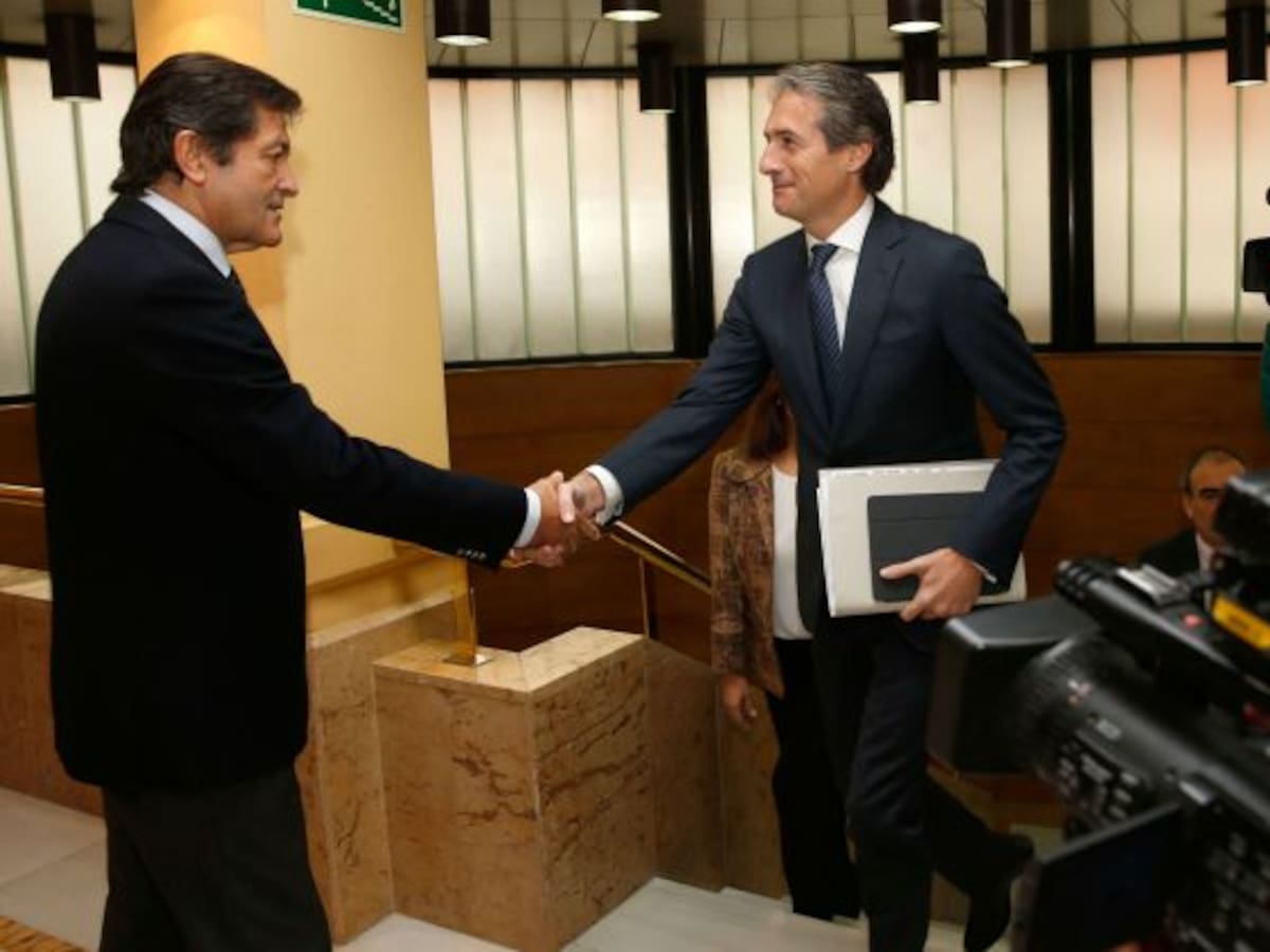 El ministro De la Serna elude dar plazos para concluir las obras de la variante de Pajares