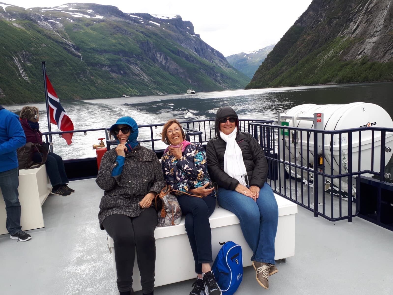 Maria Marquet amb les seves amigues visitant els fiords nòrdics