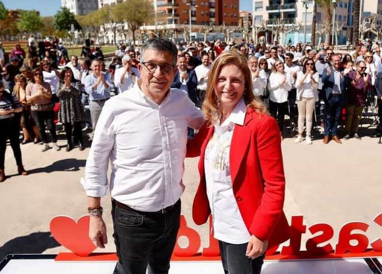 Amparo Marco, actual alcaldesa de Castelló y candidata socialista en las próximas elecciones, junto al diputado del PSOE en el Congreso de los Diputados, Patxi López, este domingo en Castelló.