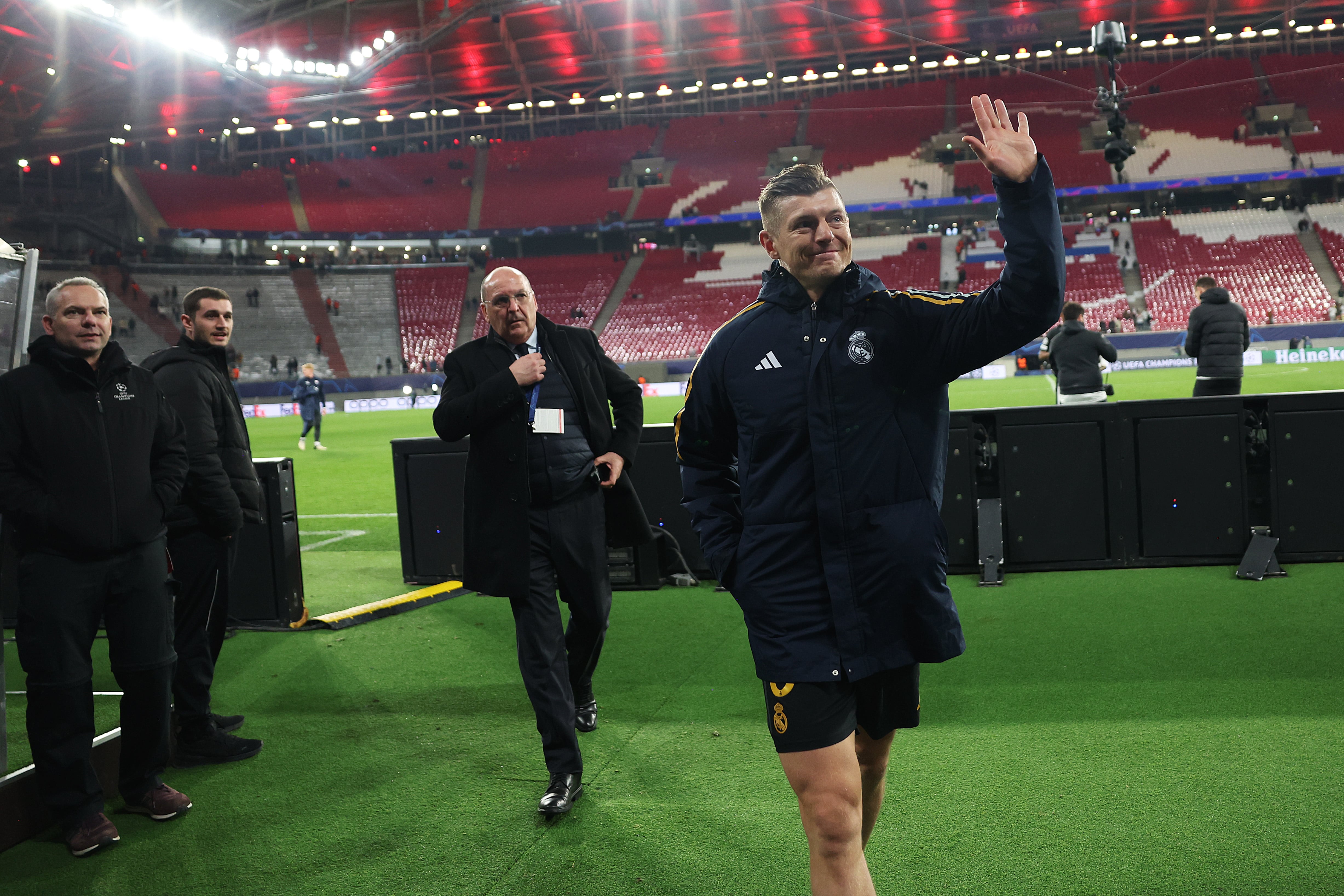 Toni Kroos, tras finalizar el partido de Champions entre RB Leipzig y Real Madrid. (Photo by Maja Hitij - UEFA/UEFA via Getty Images)