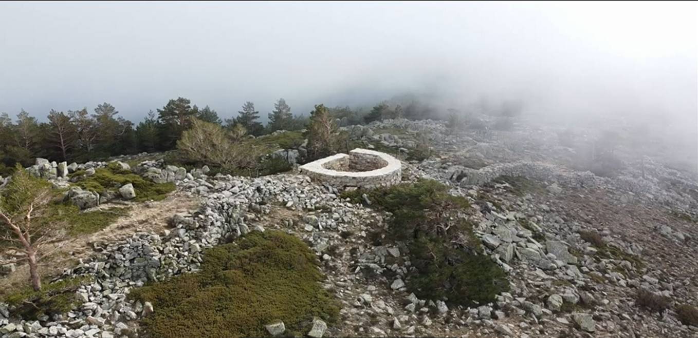 Los contendientes construyeron trincheras al no poder excavarlas por ser un terreno muy rocoso