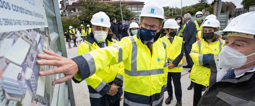 Alberto Núñez Feijóo, en las obras del Arquitecto Marcide