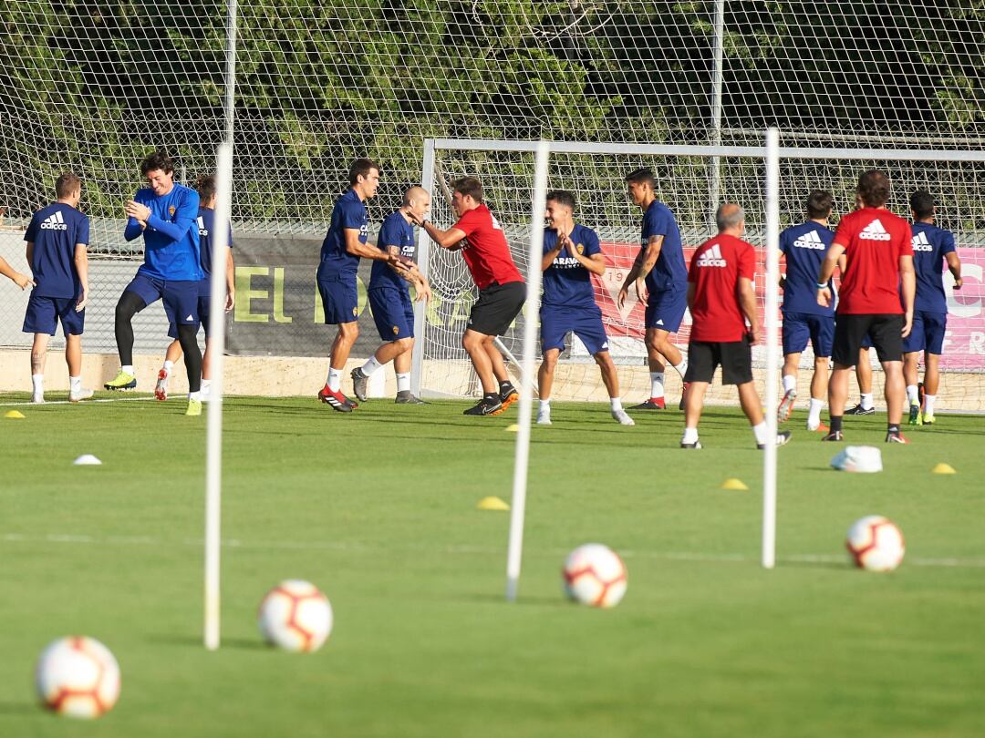 Imagen del buen ambiente del entrenamiento del Real Zaragoza
