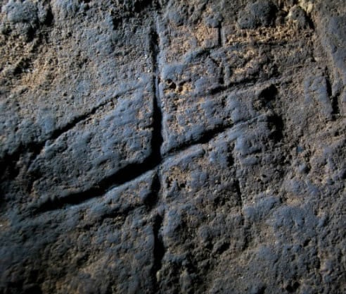 Grabado realizado por neandertales en el interior de la cueva de Gorham, en Gibraltar