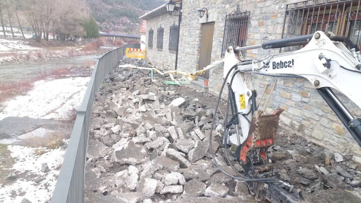 Biescas rehabilita tubería da suministro de agua al Barrio de San Pedro