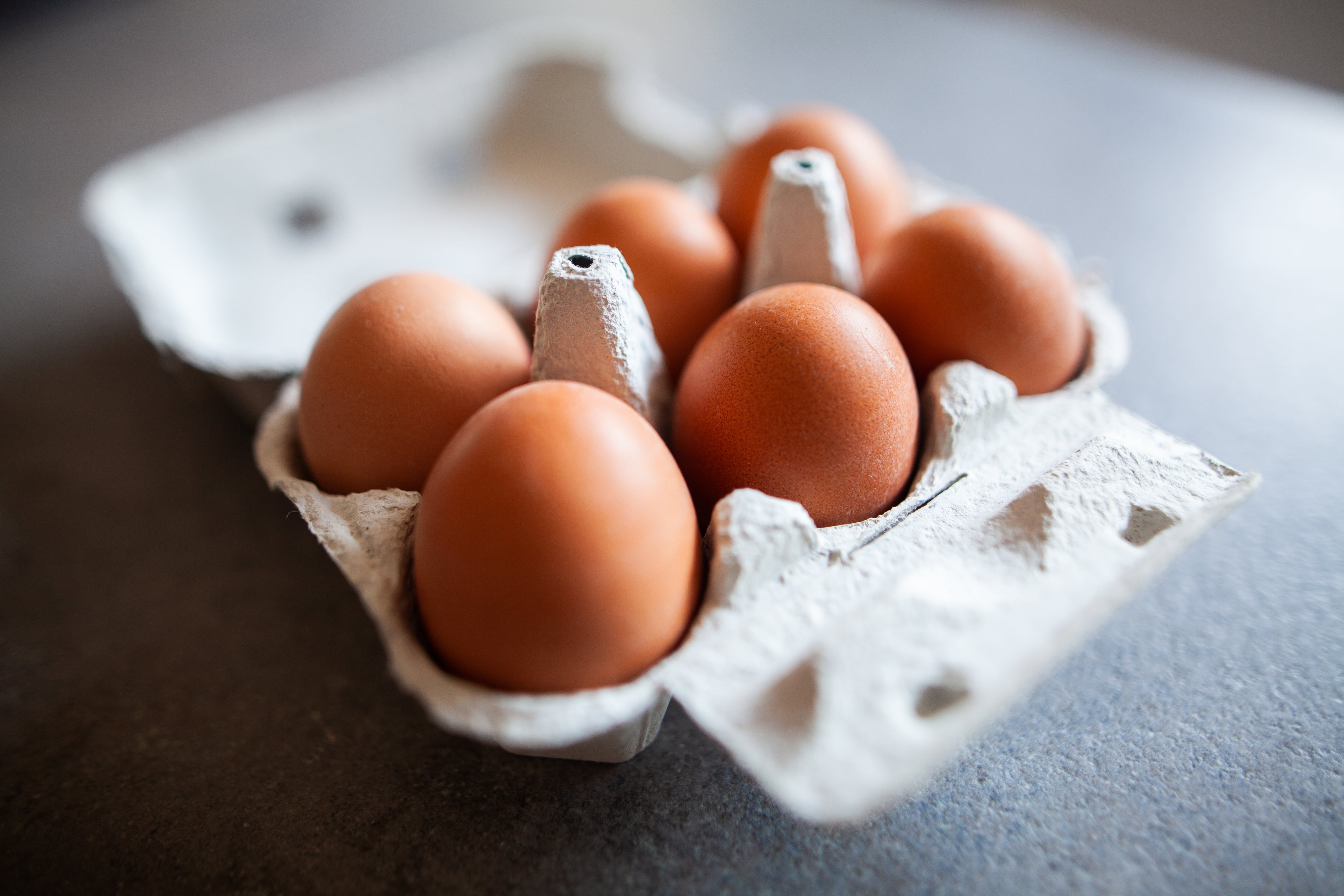 Huevos en su caja