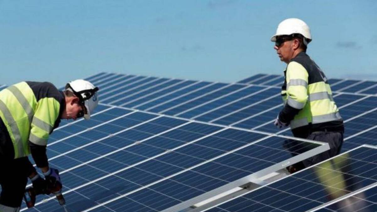 El incremento del precio de la energía y las subvenciones a la instalación disparan la demanda de paneles solares en las comunidades de vecinos de Málaga