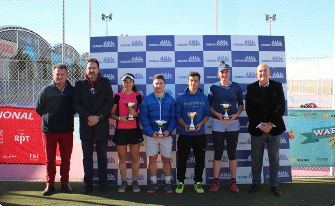 Andrea Redondo con los otros finalistas Junior de la Copa Peugeot.