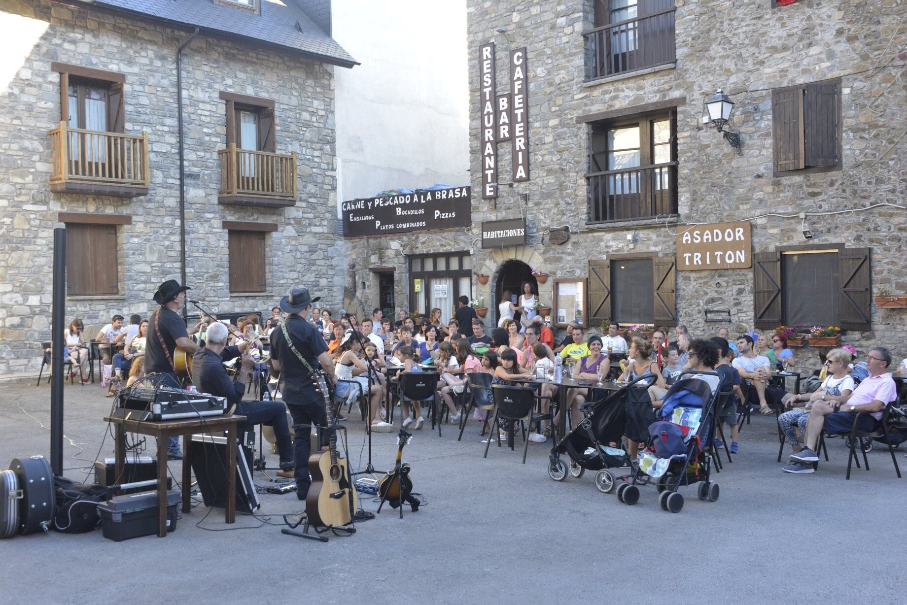 El Festival ha programado actuaciones simultáneas en diferentes puntos de la localidad