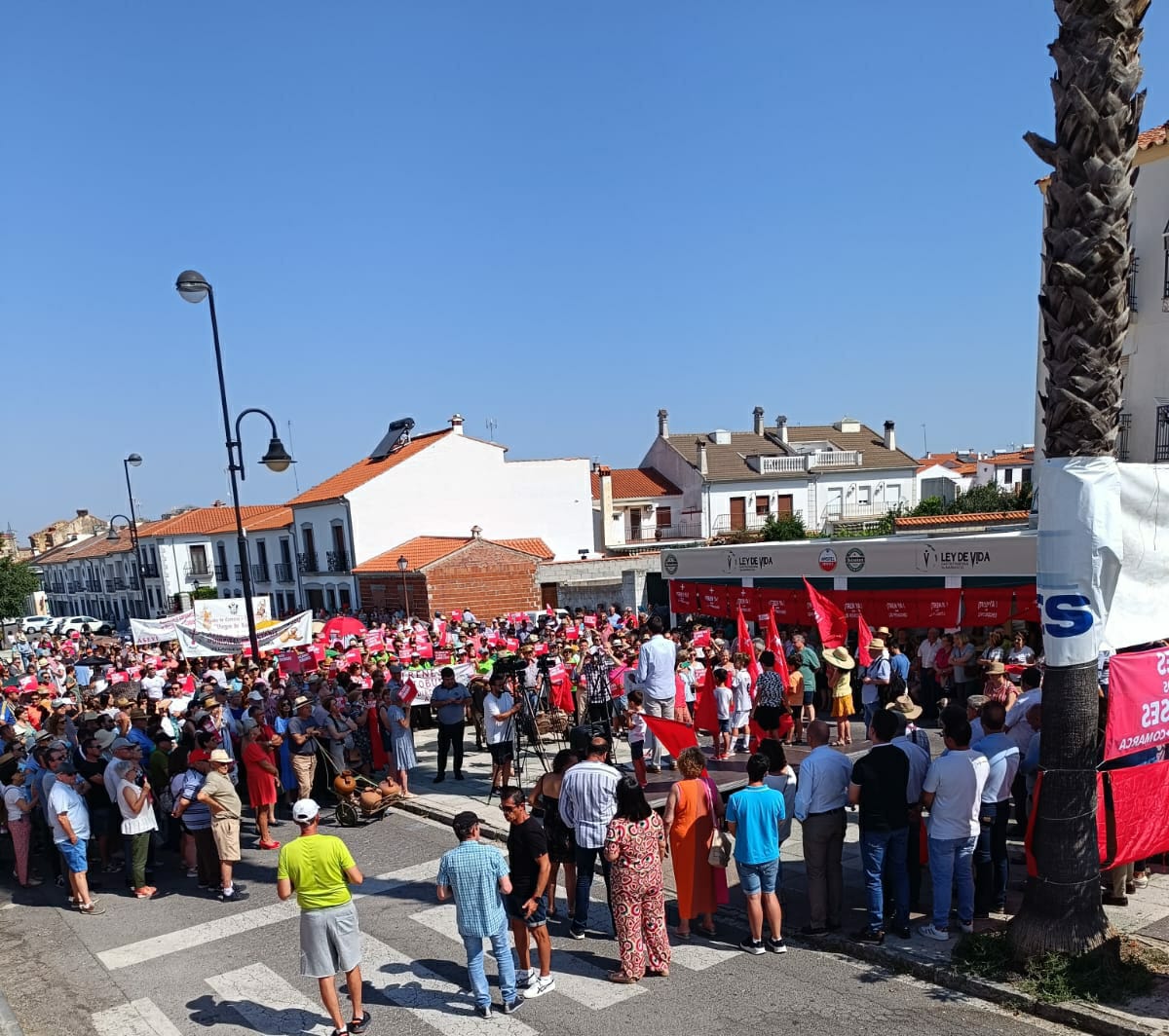 Protesta convocada por la plataforma Que pare el tren en Los Pedroches