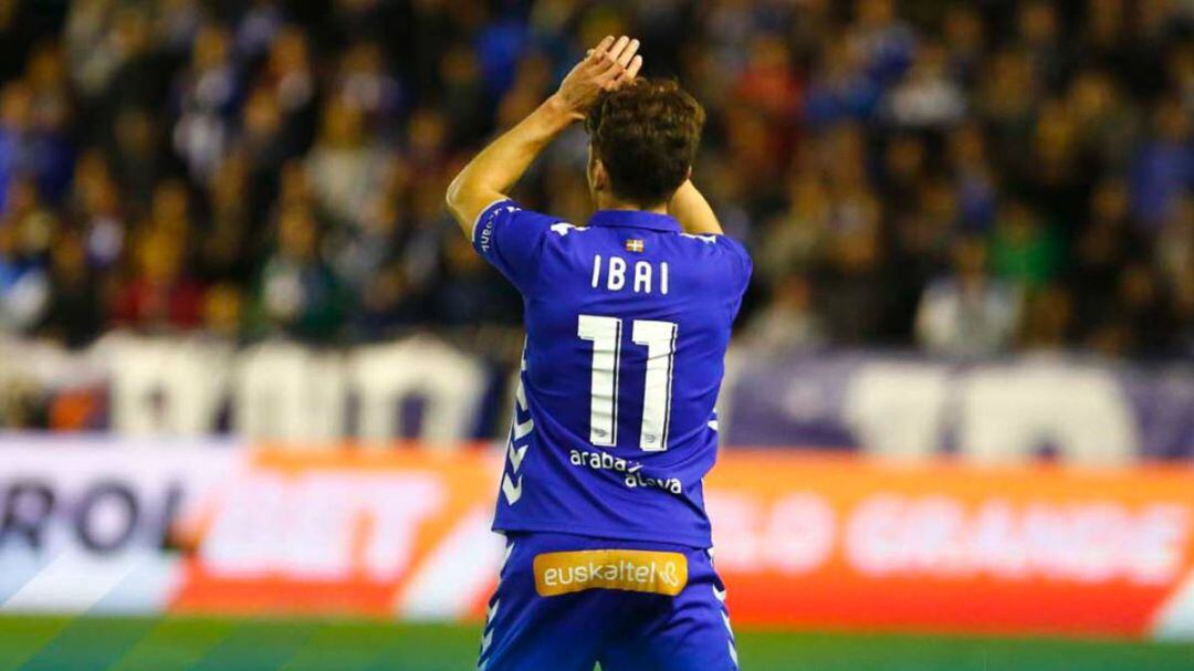 Ibai Gómez se despide de la afición del Alavés.