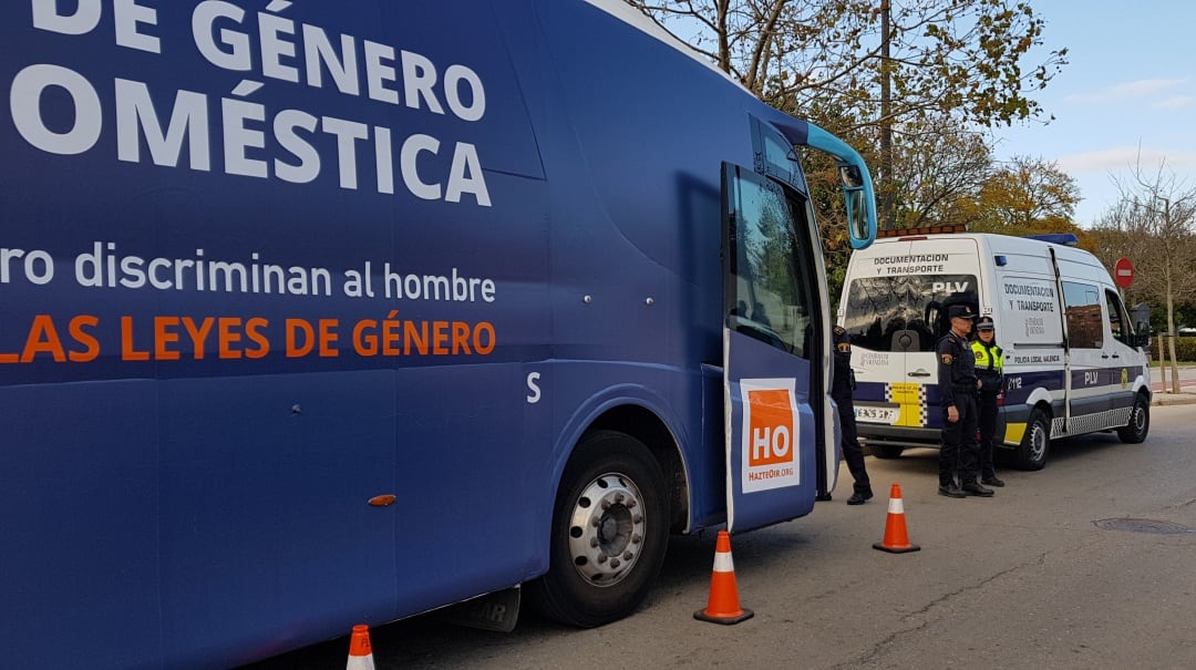 La Policía Local de Valencia inmoviliza el autobús de HazteOir