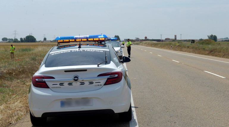 Inmediaciones del lugar en el que dos ciclistas han fallecido al ser arrollados y otro ha resultado herido en la N-601, km 293, en la localidad de Santa Cristina de Valmadrigal (León).