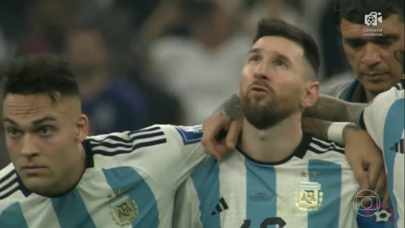 Messi, antes del último penalti de Argentina.