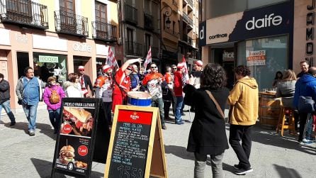 La afición navera por las calles del centro de la capital ribereña.